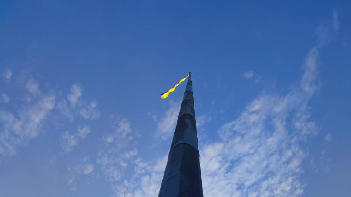 Прапор на головному флагштоку Харкова замінили через негоду