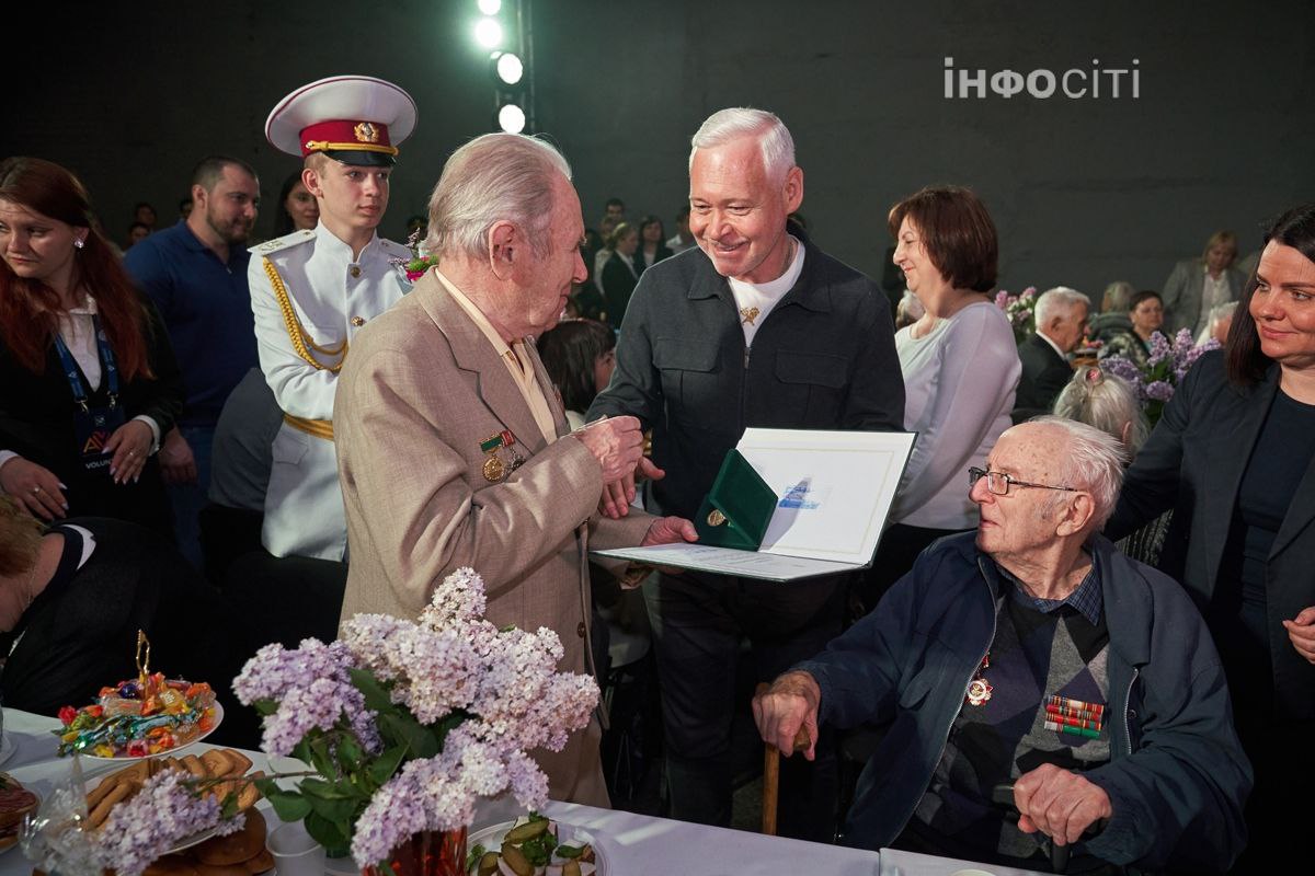 Мер Харкова зустрівся з ветеранами - прийом з нагоди 8 травня (фото)